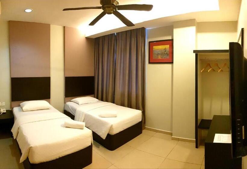 Отель Golden Court