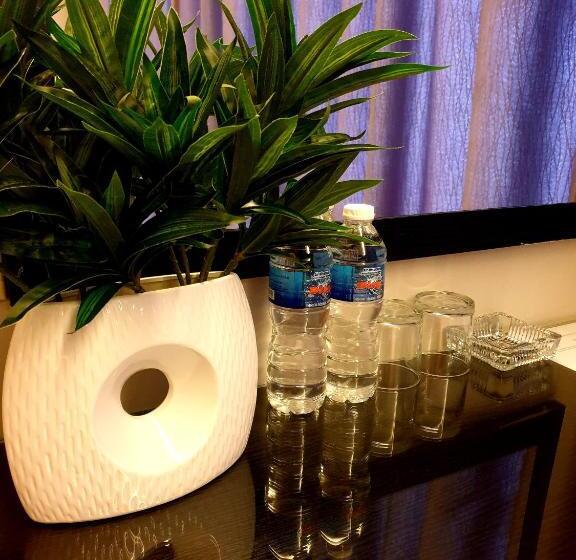 Отель Golden Court