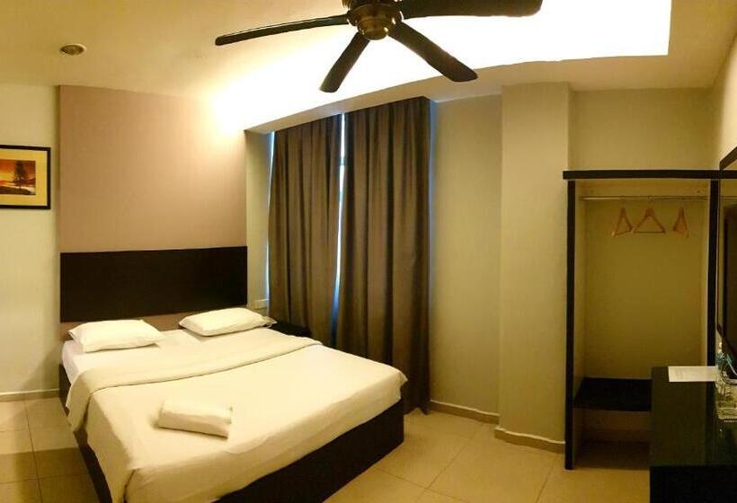 Отель Golden Court