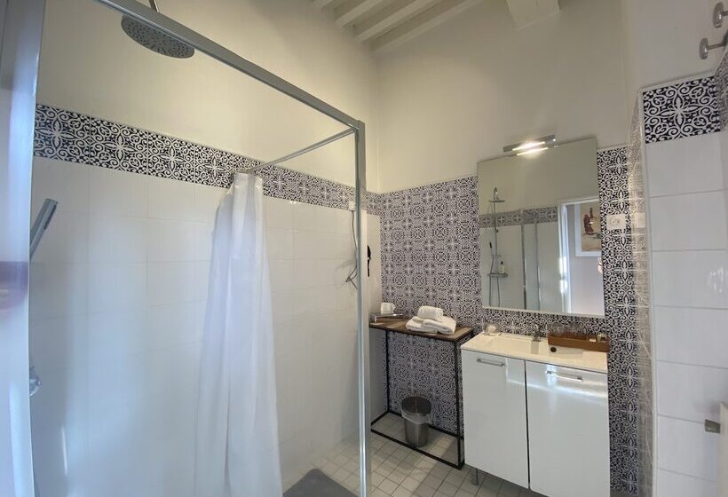 Отель Demeures Et Chateaux L Abbaye Caladoise   Anciennement Hostellerie Ferme Du Poulet