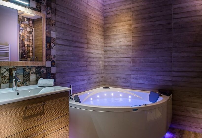 Отель Demeures Et Chateaux L Abbaye Caladoise   Anciennement Hostellerie Ferme Du Poulet