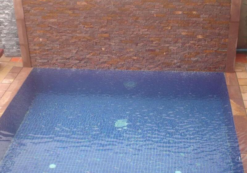 هتل Jasmine Lodge