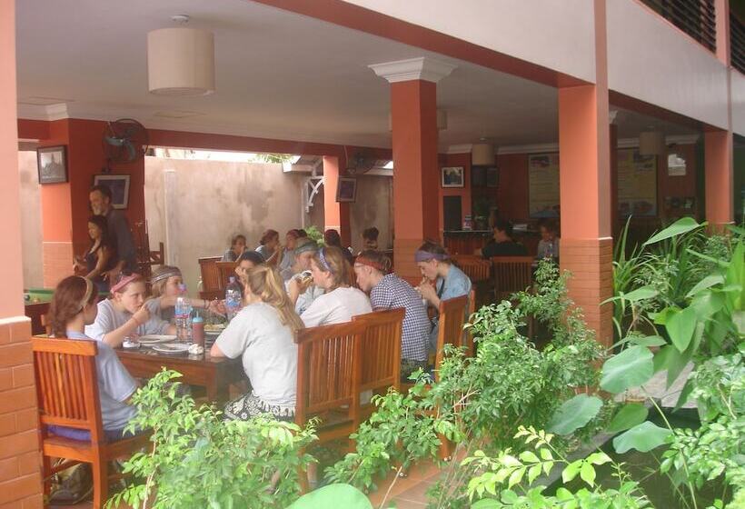 هتل Jasmine Lodge