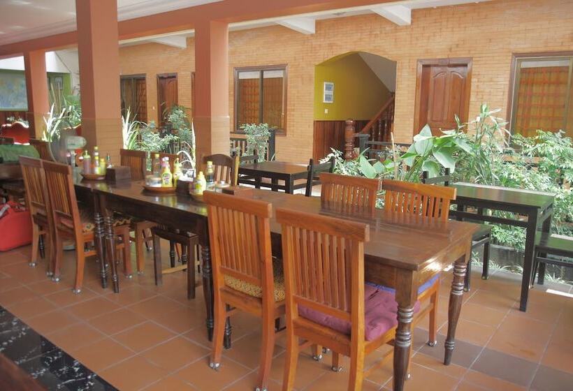 هتل Jasmine Lodge