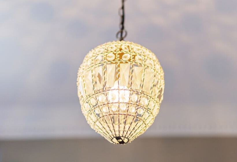 Отель Jolyon S Boutique