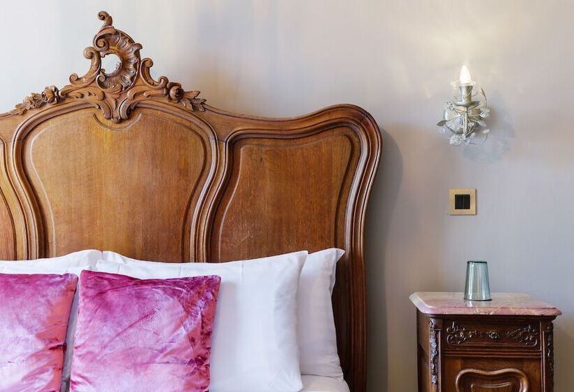 Отель Jolyon S Boutique