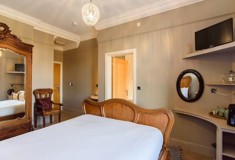 Отель Jolyon S Boutique