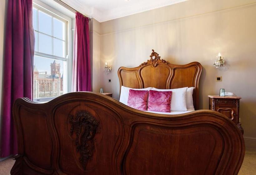 Отель Jolyon S Boutique