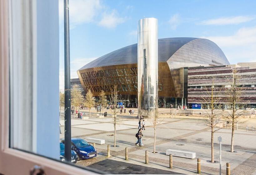 Отель Jolyon S Boutique