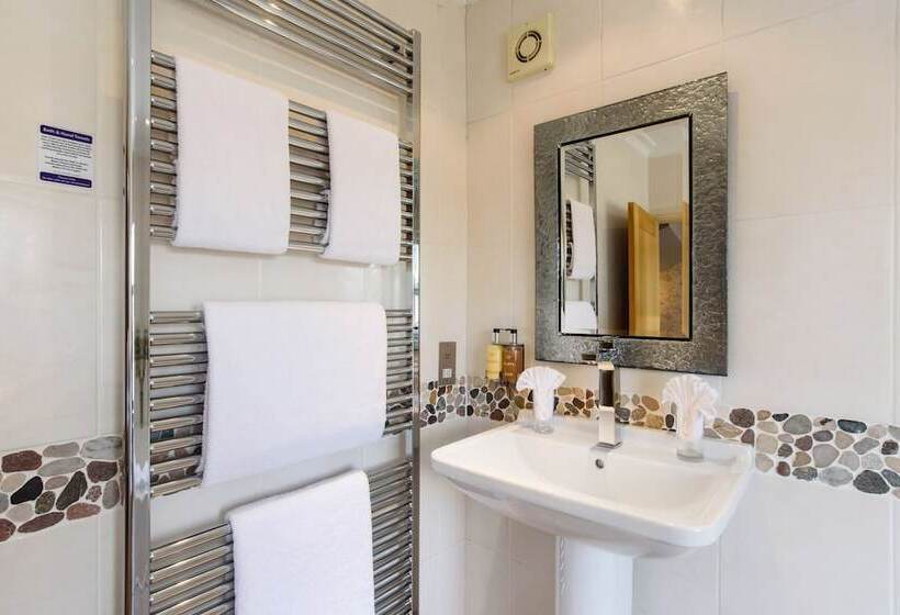 Отель Jolyon S Boutique