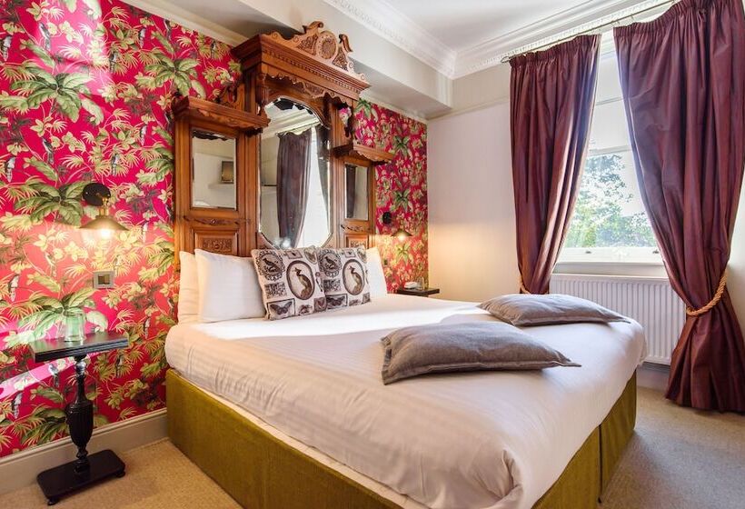 Отель Jolyon S Boutique