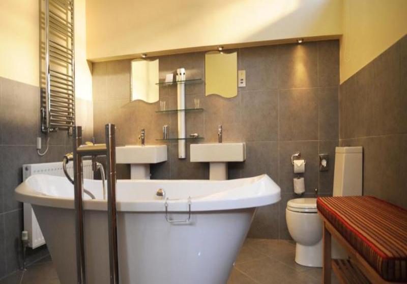 Отель The Kings