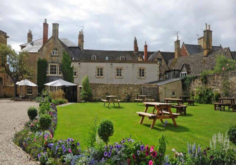 Отель The Kings