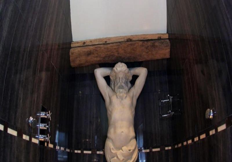 Отель The Kings