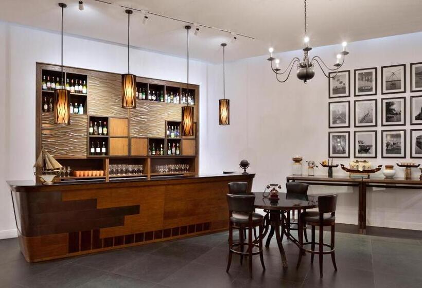 Отель Kochi Marriott