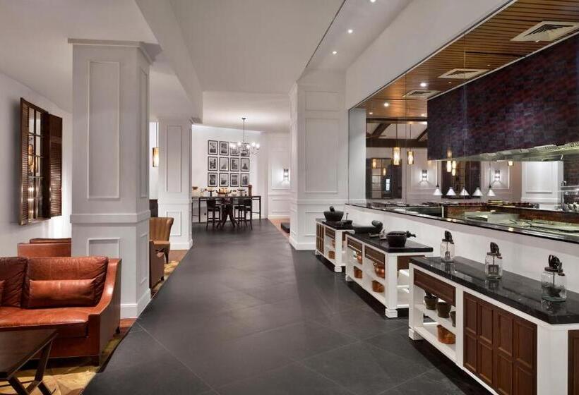 Отель Kochi Marriott