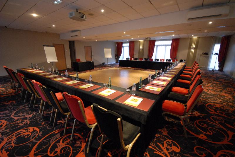 호텔 Logis Hôtel L Orée De Chartres   Barjouville