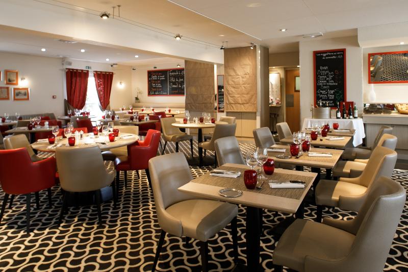 호텔 Logis Hôtel L Orée De Chartres   Barjouville