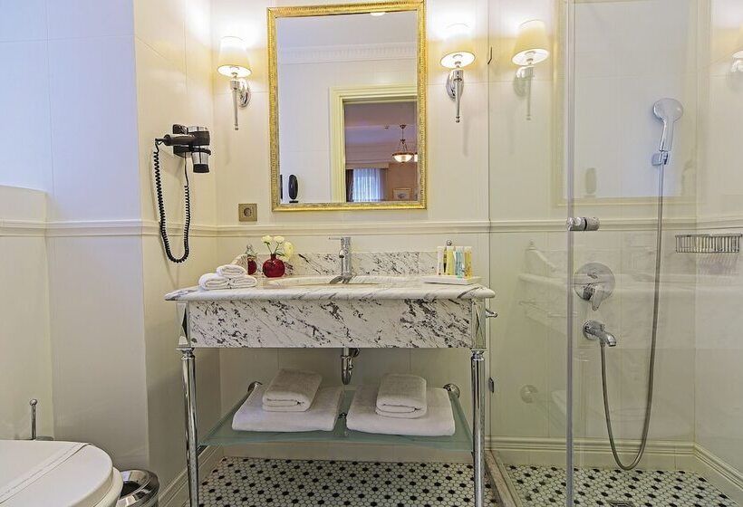 هتل Meroddi Bagdatliyan