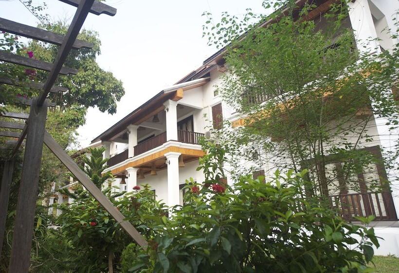 Nam Ou Riverside Hotel & Resort