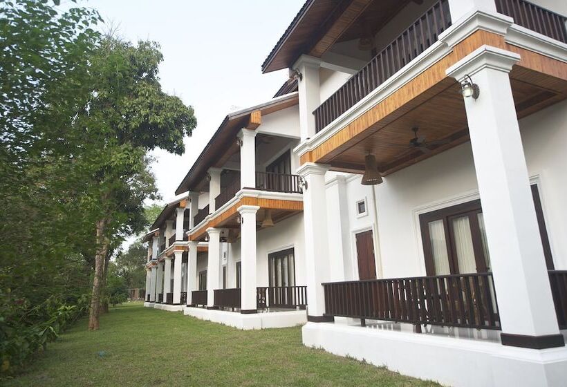 Nam Ou Riverside Hotel & Resort