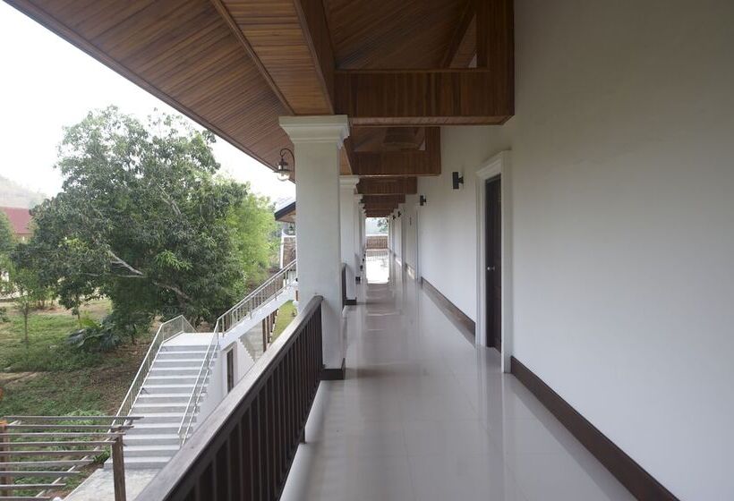 Nam Ou Riverside Hotel & Resort
