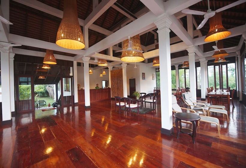 Nam Ou Riverside Hotel & Resort