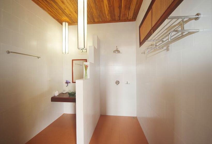 Nam Ou Riverside Hotel & Resort