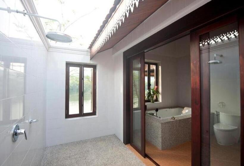 Nam Ou Riverside Hotel & Resort