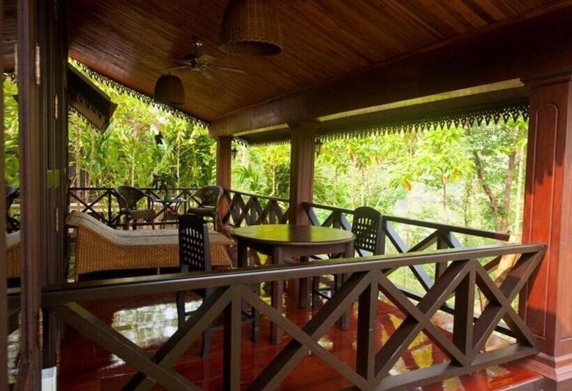 Nam Ou Riverside Hotel & Resort