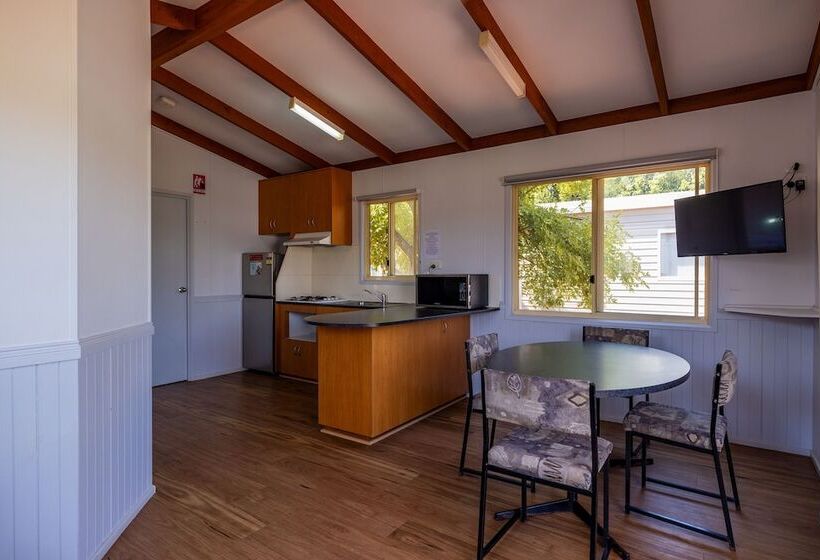 בית מלון כפרי Nrma Dubbo Holiday Park