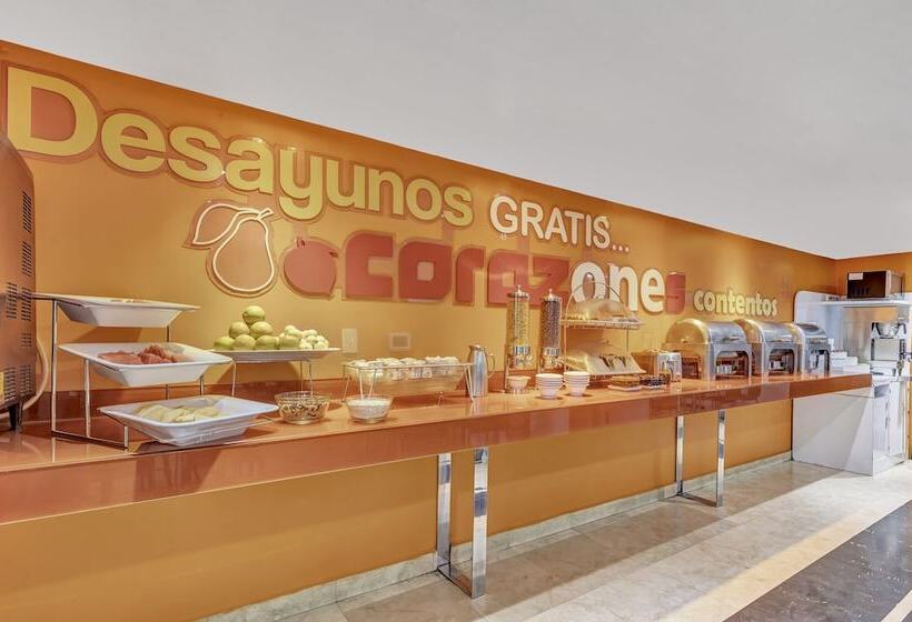 Отель One Ciudad De Mexico Alameda