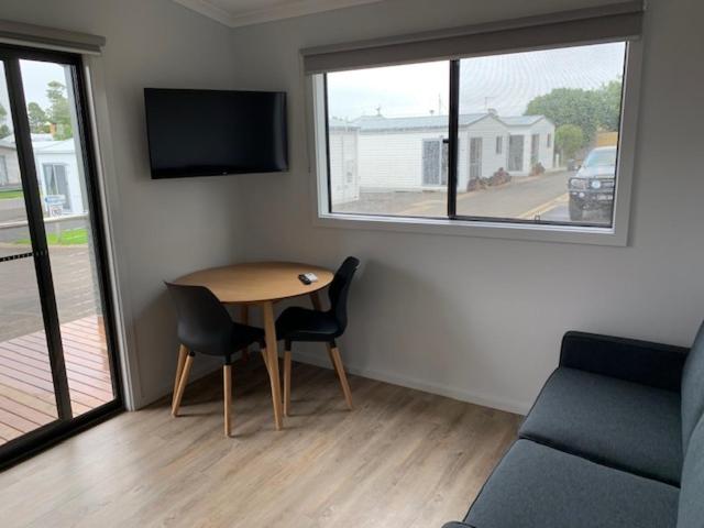 هتل Portland Holiday Village