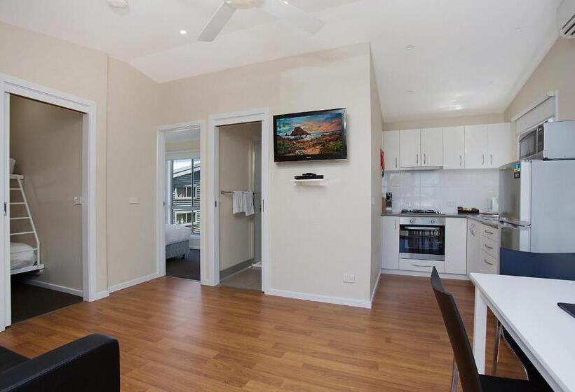 هتل Portland Holiday Village