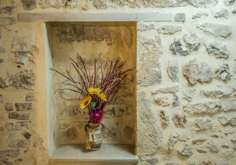 בית מלון כפרי Porto Enetiko Suites