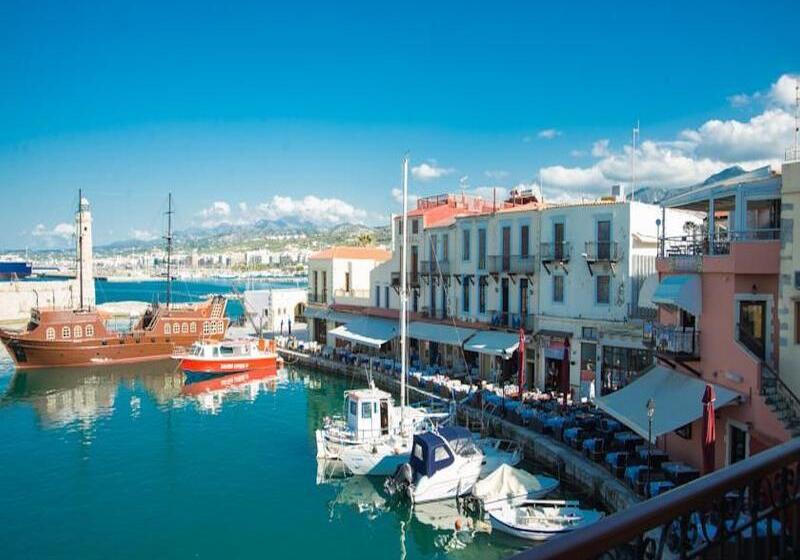 בית מלון כפרי Porto Enetiko Suites