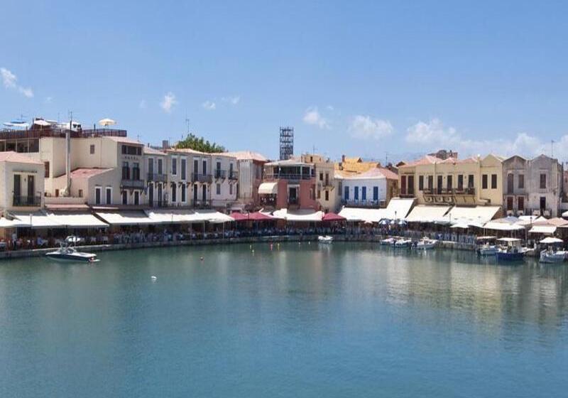 בית מלון כפרי Porto Enetiko Suites