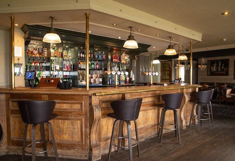 Royal Hotel, Bar & Grill