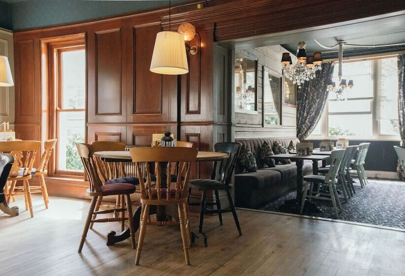 Royal Hotel, Bar & Grill