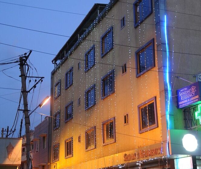 호텔 Srinidhi Residency