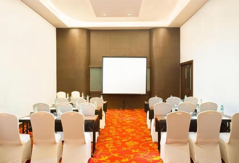 Отель Swissbelinn Kemayoran