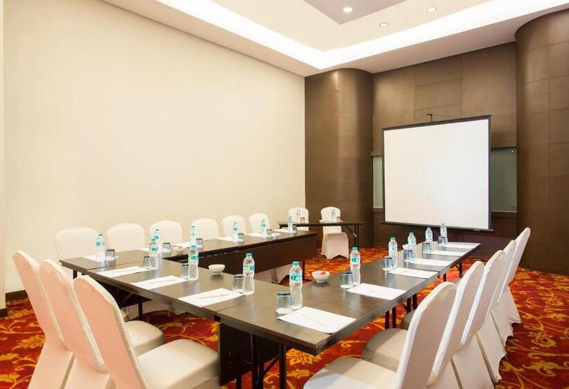 Отель Swissbelinn Kemayoran