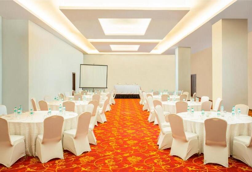 Отель Swissbelinn Kemayoran