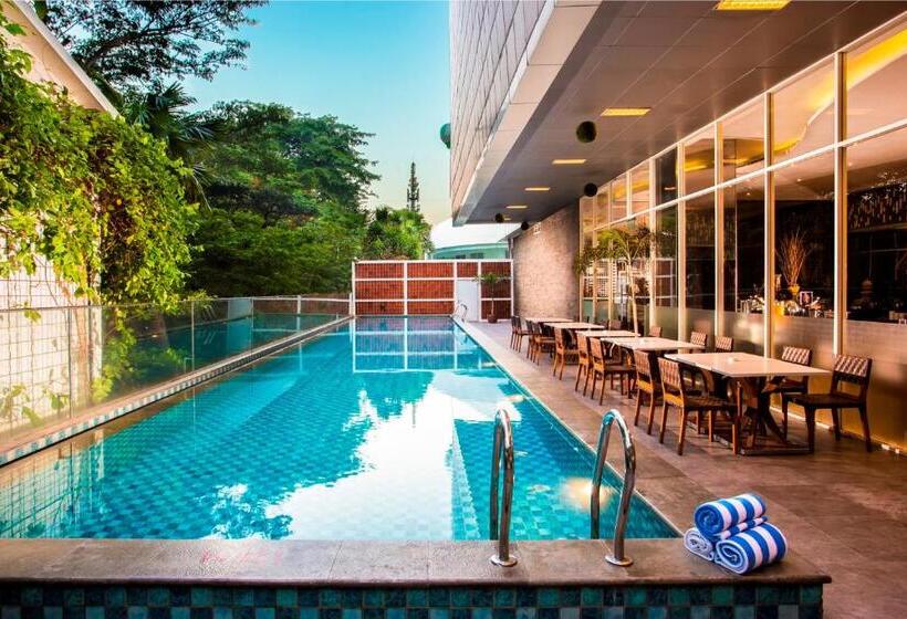 Отель Swissbelinn Kemayoran