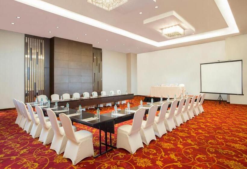 Отель Swissbelinn Kemayoran