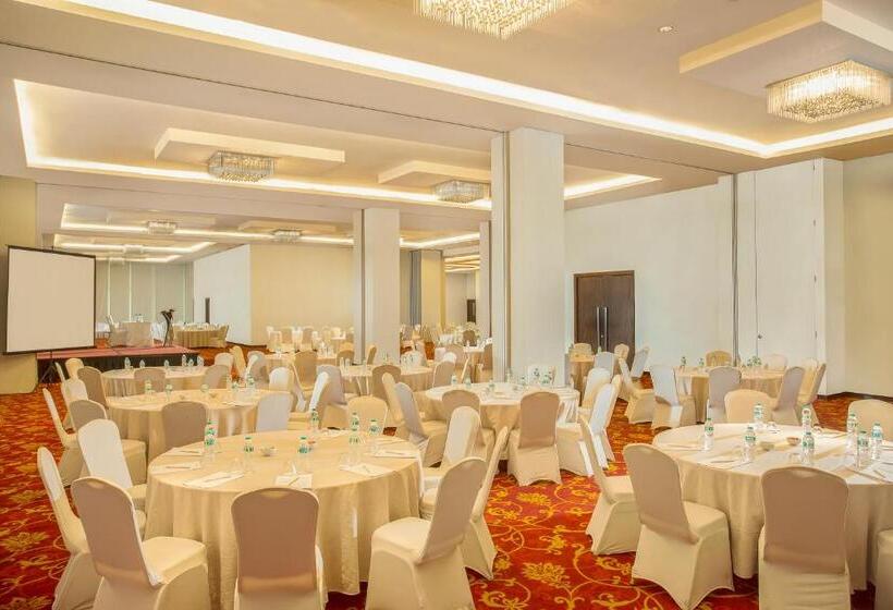 Отель Swissbelinn Kemayoran