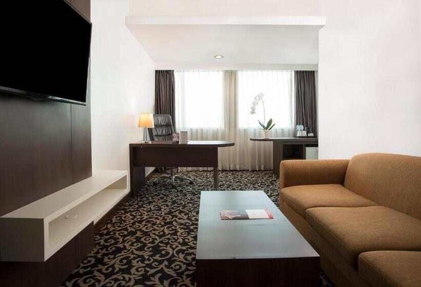 Отель Swissbelinn Kemayoran