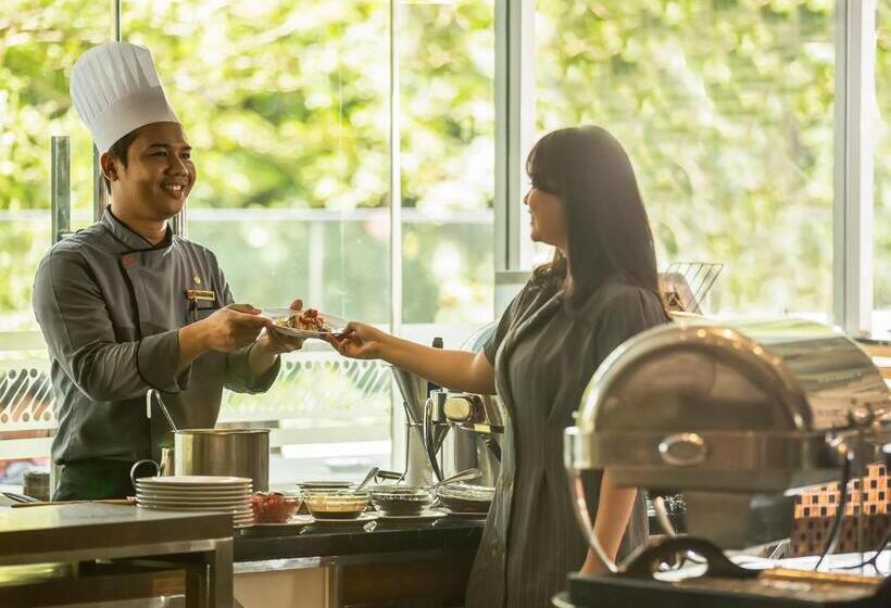 Отель Swissbelinn Kemayoran