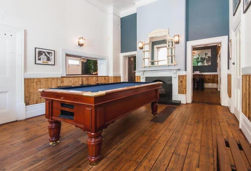 Отель The Federal Boutique