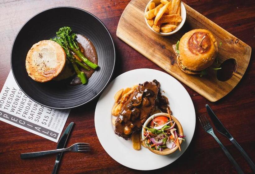 Отель The Federal Boutique